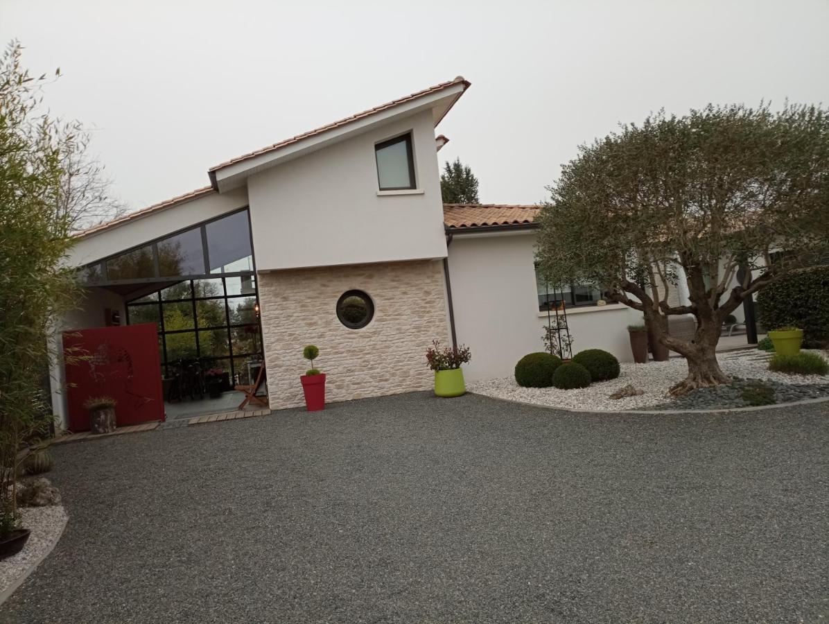 Les Kiwis Hotel Saint-Yrieix-sur-Charente Exterior photo